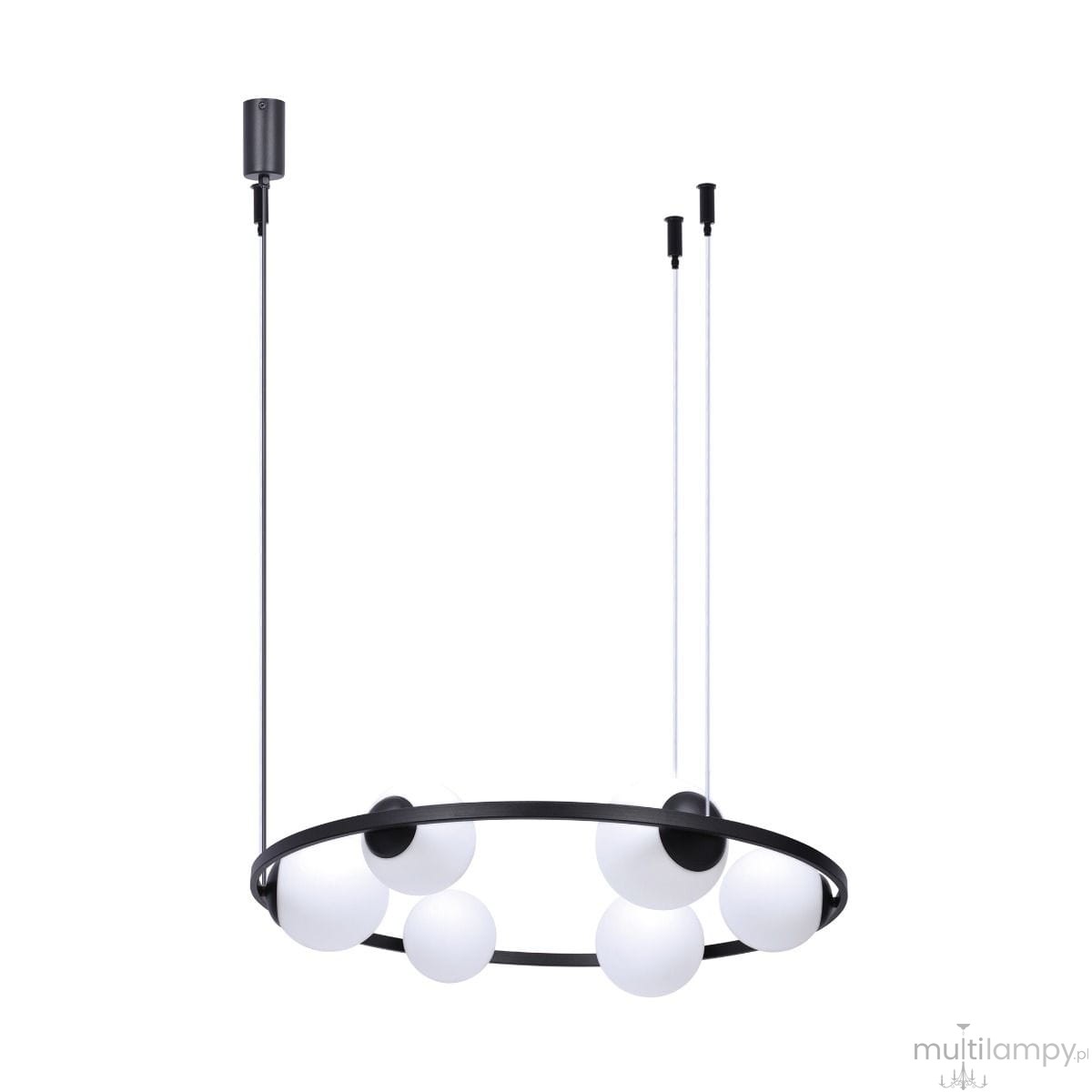 Lampa wisząca Orbit 3xE27+3xE14 w kolorze czarnym i białym, z sześcioma okrągłymi białymi kloszami umieszczonymi w czarnym metalowym pierścieniu. Dwa przewody w kolorze czarnym zwisają z sufitu.