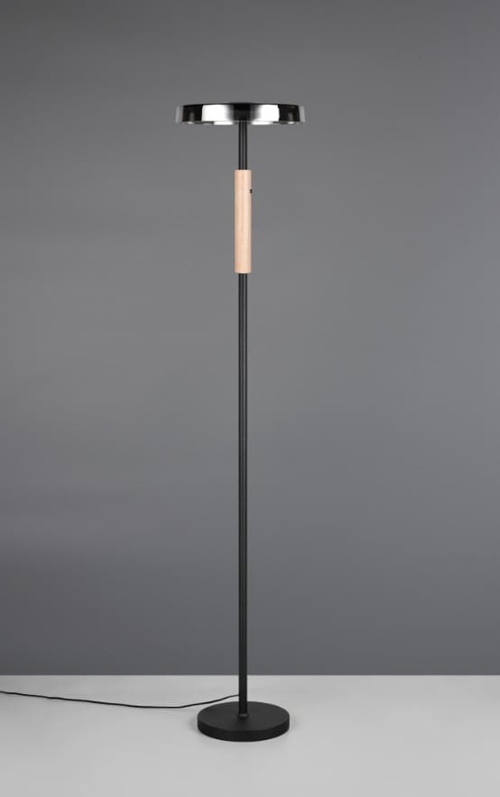 Lampa podłogowa Celeste w kolorze czarnym z przydymionym kloszem, z drewnianym uchwytem. Stojąca konstrukcja z okrągłą podstawą, z widocznym przewodem. Idealna do nowoczesnych wnętrz.