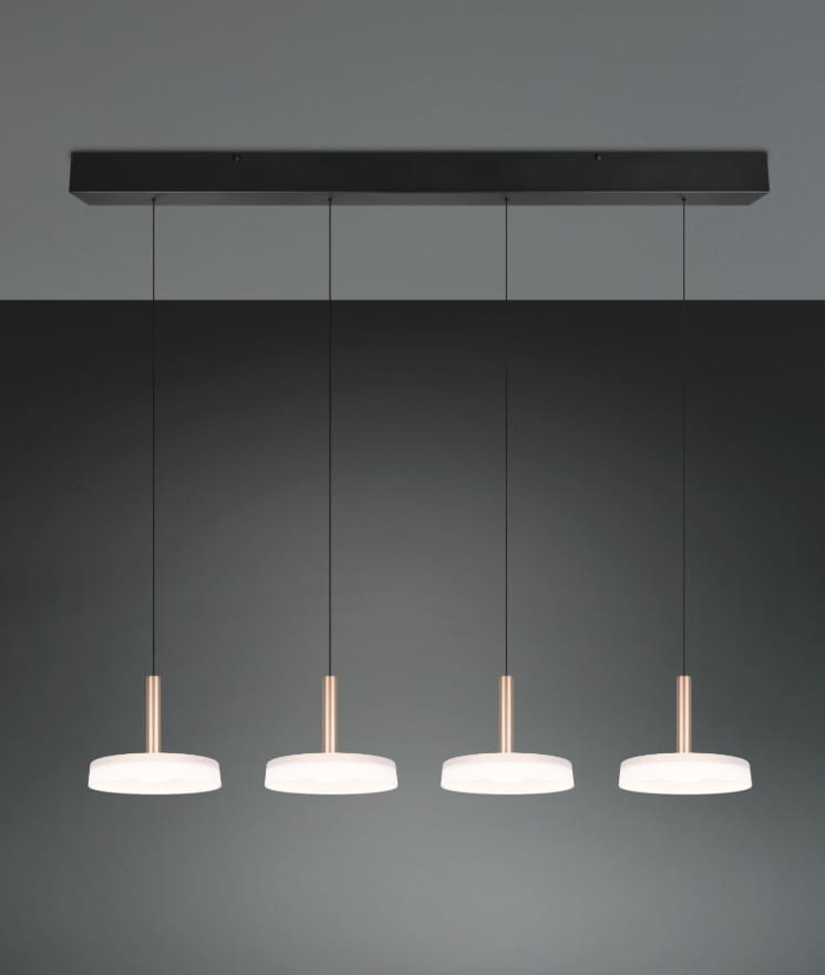 Lampa wisząca Celeste z czterema źródłami LED, w kolorze kawowym i białym. Posiada prostokątną, czarną oprawę oraz cztery okrągłe klosze zawieszone na cienkich linkach. Klosze mają subtelne, złote elementy. Idealna do nowoczesnych wnętrz.