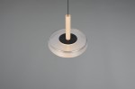 Lampa wisząca Celeste w kolorze czarnym i chromowanym z elementem drewnianym. Okrągła, przezroczysta osłona z LED o mocy 10W. Ujęcie z góry, zawieszona na cienkim czarnym przewodzie, w minimalistycznym, jasnym tle.