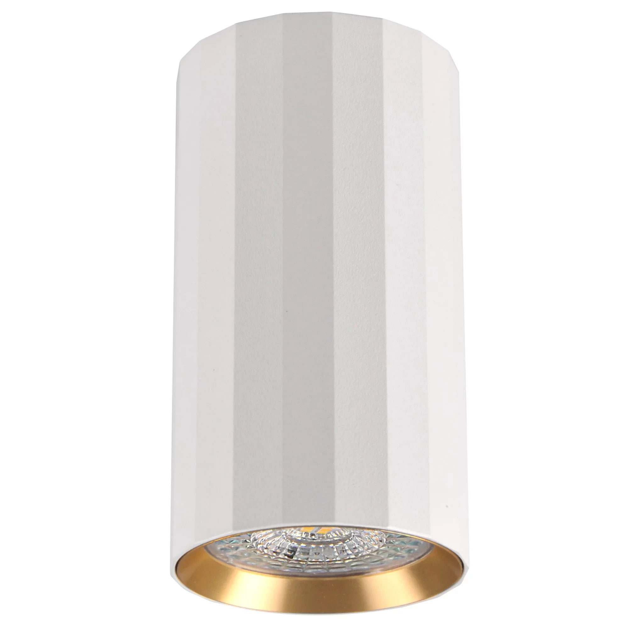 Lampa sufitowa Nicea w kształcie tuby, w kolorze białym z złotym wykończeniem. Ozdobna, z teksturowaną powierzchnią, zamontowana w pozycji pionowej. Widoczna oprawa na żarówkę GU10, która podkreśla elegancki design.