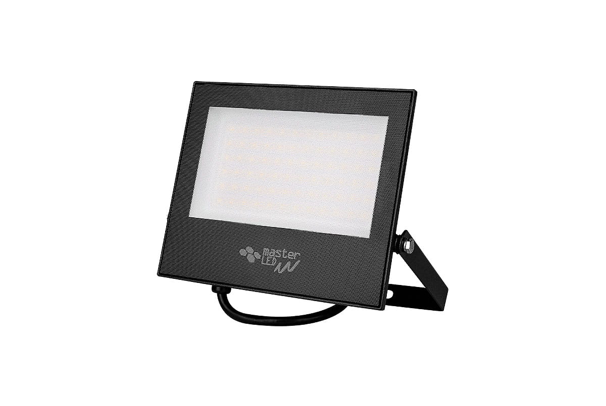 Naświetlacz LED halogen 50W z obudową w kolorze czarnym, o wymiarach prostokątnych. Posiada białą, neutralną soczewkę oraz regulowany uchwyt. Idealny do oświetlenia zewnętrznego dzięki klasie IP65, zapewniającej odporność na warunki atmosferyczne.