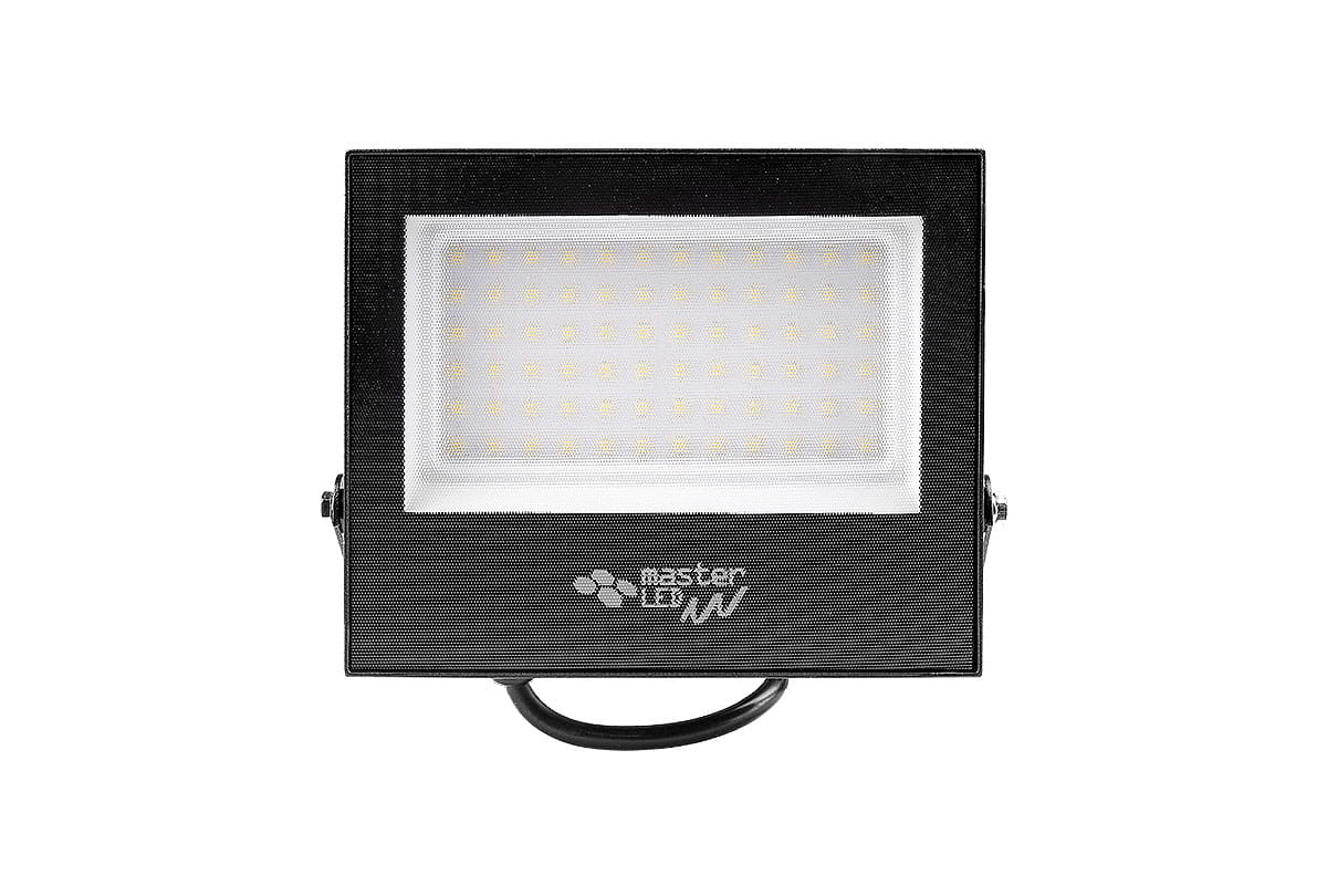 Naświetlacz LED halogen 50W o jasności 4000lm, w czarnej obudowie, z białą, matową soczewką. Produkt widoczny z przodu, wyposażony w uchwyt montażowy. Odporny na warunki atmosferyczne (IP65), przeznaczony do użytku zewnętrznego.