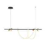 Lampa wisząca LED Balbo, czarna z elementami złotymi. Posiada poziomą stalową konstrukcję z dwoma źródłami światła oraz elastycznymi, przezroczystymi elementami, które tworzą ciekawą formę. Zawieszona na cienkim przewodzie.