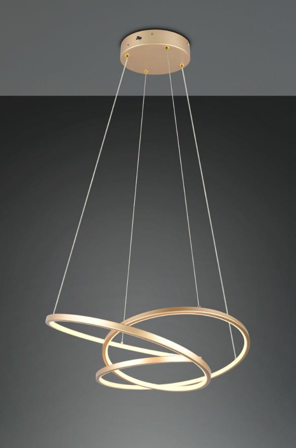 Lampa wisząca Darvin z jednym źródłem światła LED o mocy 34W w kolorze złotym. Składa się z dwóch okręgów zawieszonych na cienkich linkach, montowana do sufitu, w nowoczesnym stylu. Tło ciemnoszare.
