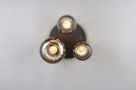 Lampa sufitowa Diva 3xE27 w kolorze czarnym i chromowanym, z trzema okrągłymi kloszami. Montowana pod sufitem, widoczne źródła światła emitujące promienie. Klosze mają refleksyjne wykończenie, a całość jest umieszczona na okrągłej podstawie.
