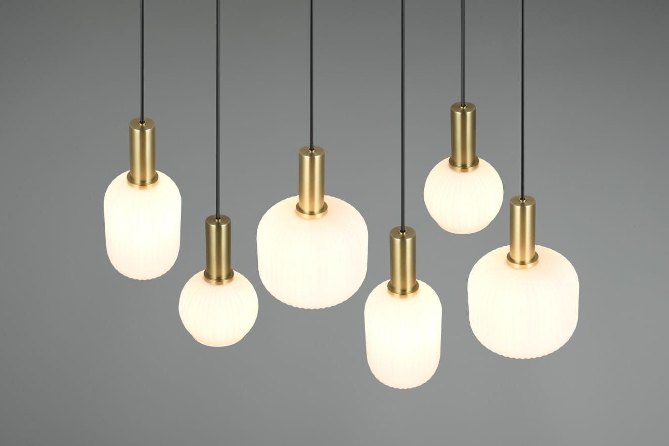 Lampa wisząca Diva z sześcioma oprawami E27 w kolorze czarnym i białym. Klosze mają okrągły kształt z teksturowaną powierzchnią, zawieszone na cienkich czarnych kablach. Metalowe elementy w kolorze złotym, nadają elegancki akcent.