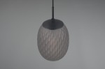Lampa wisząca Facette 1xE27 w kolorze czarnym z przydymionym kloszem, o owalnym kształcie z fakturą w formie sześciokątów. Ujęcie z góry, produkt zawieszony na cienkim kablu, na jednolitym, jasnym tle.