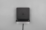 Kinkiet Fairfield w kolorze czarnym z portem USB-C, z jedną diodą LED o mocy 9W. Montowany na ścianie, z prostokątną, matową tylną częścią oraz białą, lekko przezroczystą dolną częścią. Kabel zasilający widoczny w dolnej części.