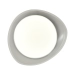 Plafon Aura 1xLED/36W w kolorze białym, o okrągłym kształcie z delikatnie zaokrąglonym brzegiem. Widoczna gładka, matowa powierzchnia, montowany sufitowo, idealny do nowoczesnych wnętrz.