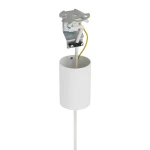 Lampa wisząca Boho S 1xE27 w kolorze białym z rattanowym akcentem. Ujęcie z boku, pokazujące cylindryczny klosz oraz widoczne przewody. Prosta, minimalistyczna forma, idealna do nowoczesnych wnętrz.