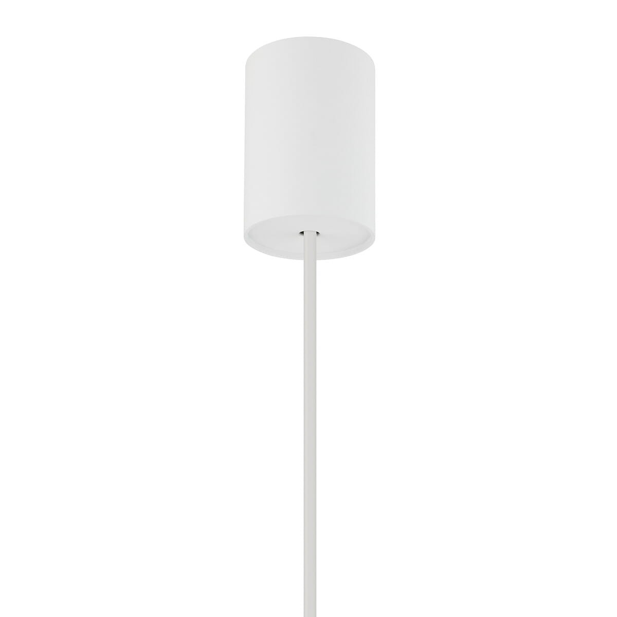 Lampa wisząca Boho L w kolorze białym z materiałowym kloszem w kształcie walca. Prosty, minimalistyczny design z cienkim, białym przewodem. Idealna do nowoczesnych wnętrz, montowana pod sufitem.