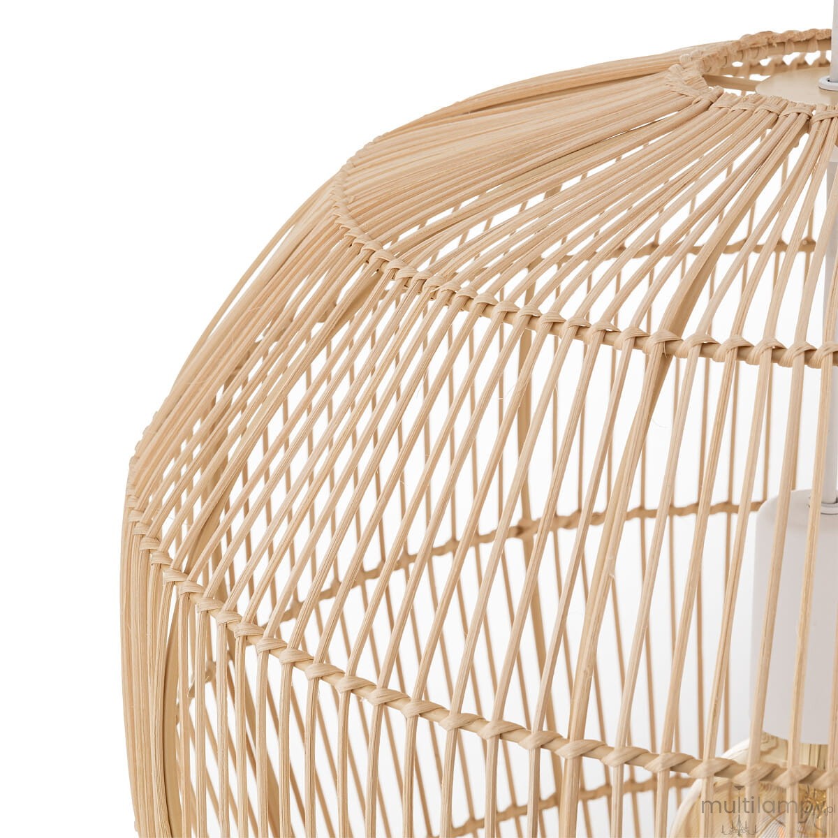 Lampa wisząca Haiti S z oprawą na żarówkę E27, w białym kolorze z naturalnym, plecionym kloszem. Widoczne detale plecionki oraz okrągły kształt klosza. Produkt ukazany z boku, na jednolitym tle.