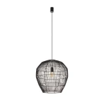 Czarna lampa wisząca Haiti Black M z metalowym kloszem w formie siatki, zawieszona na cienkim kabelku. Posiada miejsce na żarówkę E27. Klosz ma owalny kształt i jest lekko przezroczysty, co nadaje jej nowoczesny wygląd.