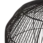 Lampa wisząca Haiti Black M w kolorze czarnym, wykonana z cienkiego, plecionego materiału. Widoczny detal klosza o okrągłym kształcie z otwartą siatką, eksponującym żarówkę E27. Ujęcie z góry, ukazujące strukturę i wzór plecenia.