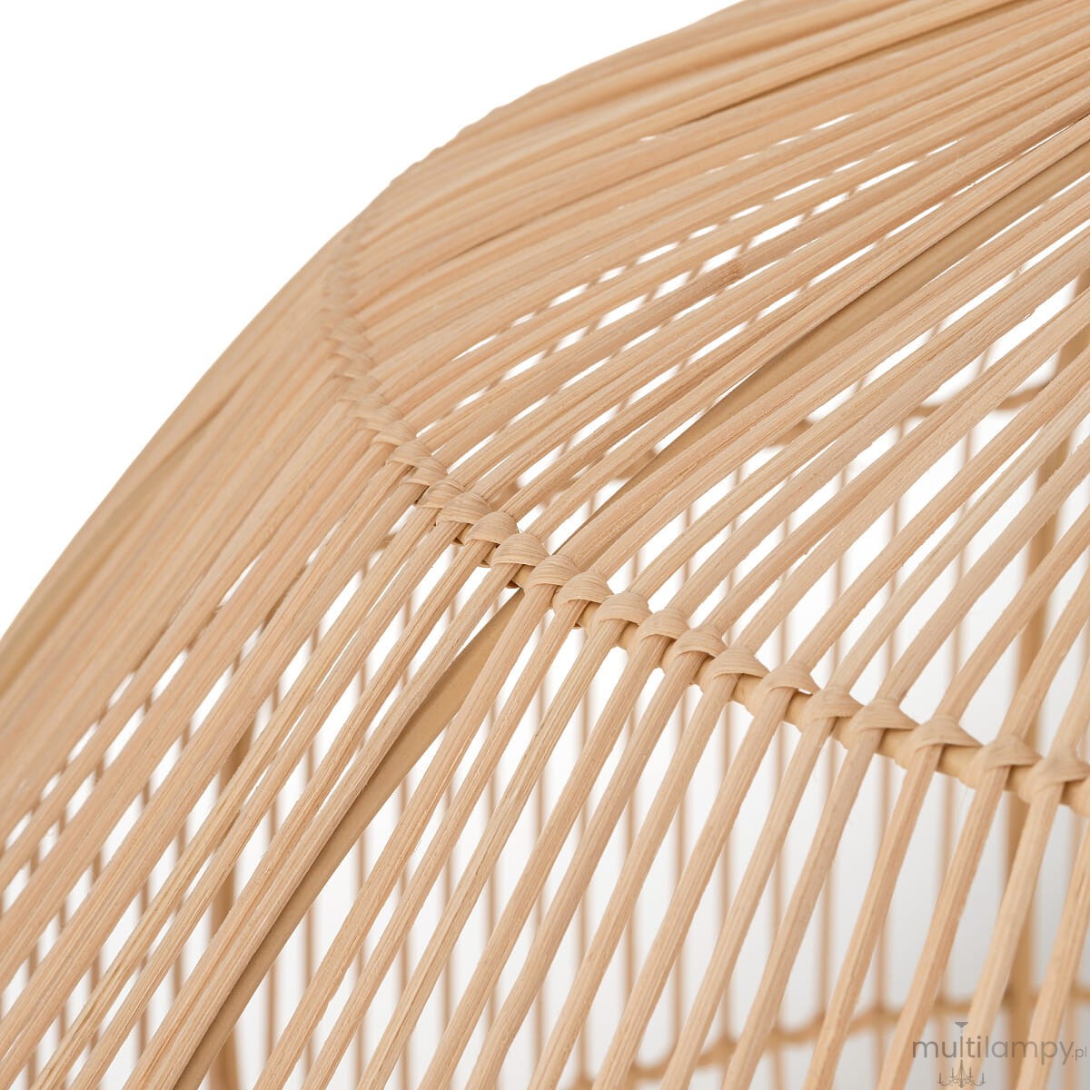 Lampa wisząca Haiti w kolorze białym i naturalnym, wykonana z plecionych włókien, z okrągłym kloszem. Ujęcie zbliżeniowe na szczegóły struktury materiału oraz splotu, ukazujące lekkość i teksturę lampy.