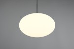 Lampa wisząca Fomento D40 w kolorze czarnym i białym, z dużą okrągłą, matową kloszem. Zawieszona na cienkim przewodzie, widoczna z przodu, idealna do nowoczesnych wnętrz. Przeznaczona na żarówkę E27.