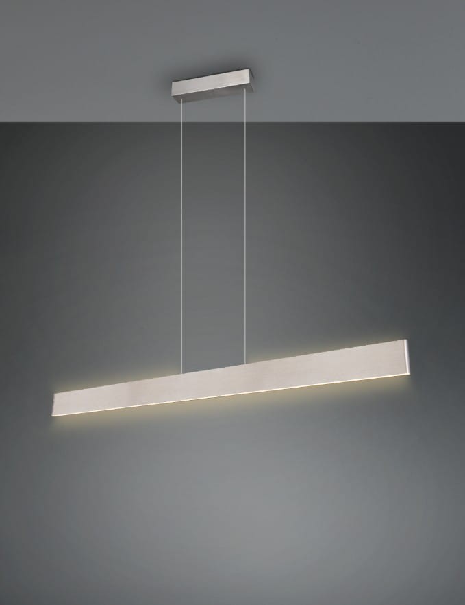 Lampa wisząca Galway w kolorze niklowym, z prostokątną, minimalistyczną obudową. Zawieszona na cienkich linkach, emituje ciepłe światło LED o mocy 35W. Ujęcie z przodu, na jednolitym tle, podkreśla nowoczesny design.