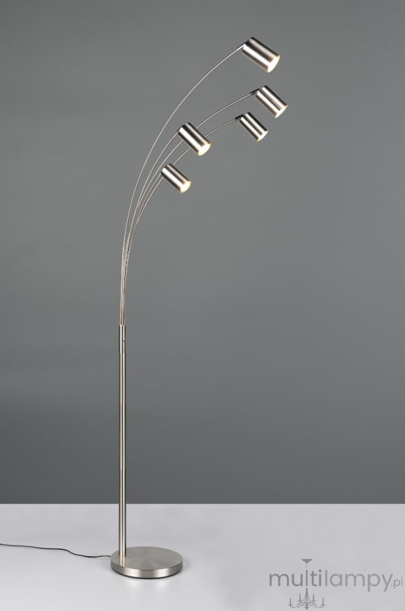 Lampa podłogowa Marley z pięcioma kloszami GU10 w kolorze niklu. Posiada smukły, prosty kształt z elastycznymi ramionami, które wyginają się w łuk. Stoi na okrągłej podstawie, z przewodem widocznym przy podstawie. Tło szare, minimalistyczne.