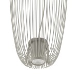 Lampa wisząca Pumpkin S w kolorze jasnoszarym, wykonana z cienkich metalowych prętów, z oprawą na jedną żarówkę GU10. Ujęcie z dołu, ukazujące szczegóły konstrukcji oraz miejsce na żarówkę. Design nowoczesny i minimalistyczny.