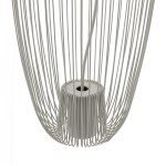 Lampa wisząca Pumpkin S w kolorze jasnoszarym, z metalową konstrukcją w formie siatki. Widoczny uchwyt na żarówkę GU10 oraz przewód. Kąt ujęcia zbliżony na detal. Prosta, minimalistyczna forma.