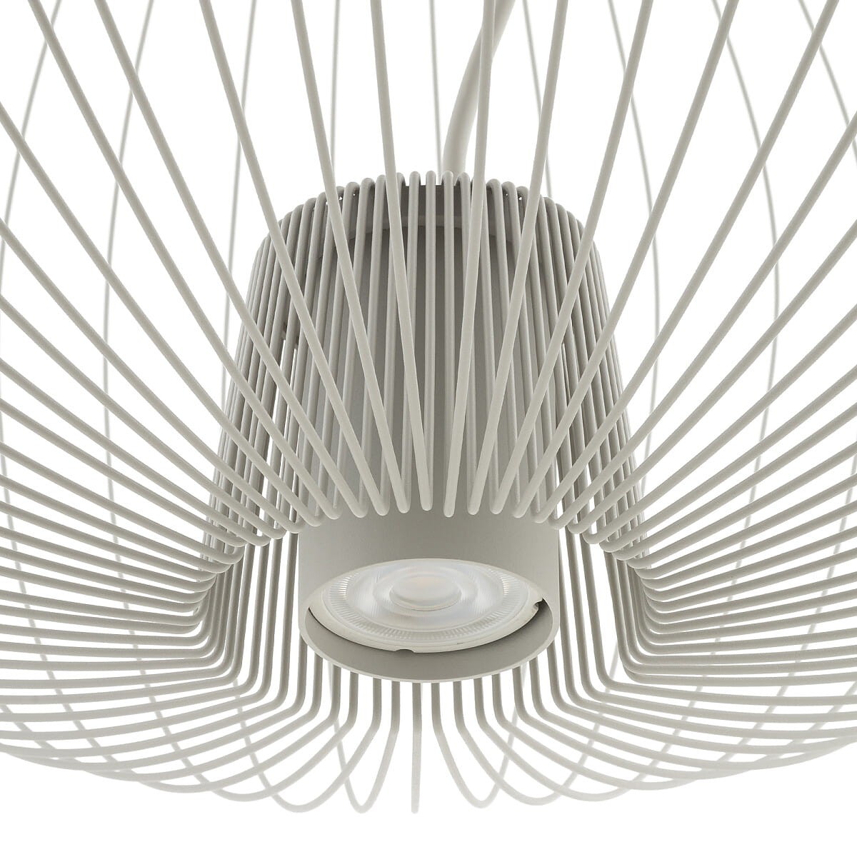 Lampa wisząca Pumpkin M w jasnoszarym kolorze, z metalowym, siateczkowym kloszem i miejscem na żarówkę GU10. Ujęcie z dołu, ukazujące detal mocowania oraz wykończenia.