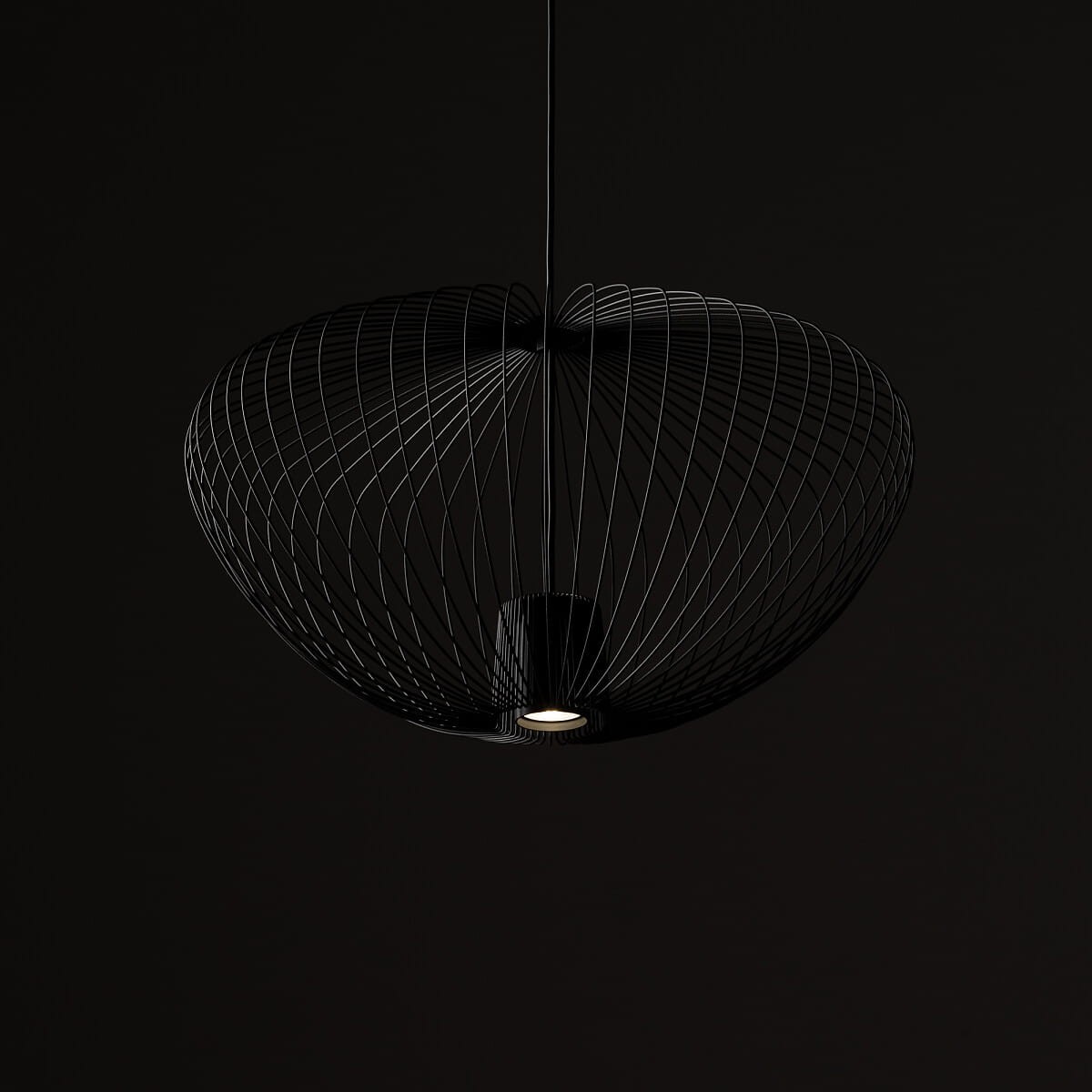 Lampa wisząca Pumpkin M w kolorze szarym, wykonana z metalowych linek w formie ażurowej kopuły. Ujęcie z dołu, ukazujące źródło światła GU10. Tło ciemne, podkreślające nowoczesny design.