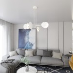 Lampa wisząca Idea 4-punktowa w kolorze białym z pięcioma okrągłymi kloszami, zawieszona na cienkich linkach. W tle nowoczesny salon z szarym narożnikiem i obrazem w odcieniach niebieskiego.