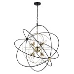 Lampa wisząca Roxbury z 8 gniazdami E14, w kolorze czarnym i złotym. Otwarta konstrukcja z metalowymi pierścieniami, centralna część w złotym kolorze z żarówkami. Zawieszona na łańcuchu, idealna do nowoczesnych wnętrz.