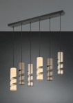 Lampa wisząca Stream z sześcioma źródłami światła GU10, zawieszona na czarnej listwie. Klosze w odcieniach beżu i złota z spiralnym wzorem, umieszczone na czarnych przewodach. Tło w odcieniach szarości.