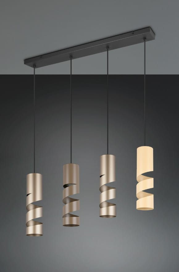Lampa wisząca Stream z czarnym stelażem, wyposażona w cztery zwisające klosze w odcieniach beżu i złota, o spiralnym kształcie. Produkt zawiera oprawy na żarówki GU10, zawieszone na cienkich linkach, na tle szarej ściany.