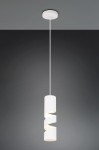 Lampa wisząca Stream w kolorze białym z oprawą na 1 żarówkę GU10. Posiada spiralny kształt z trzech cylindrów, zawieszona na cienkim, białym przewodzie, montowana do sufitu. Tło w odcieniach szarości, co podkreśla jej nowoczesny design.