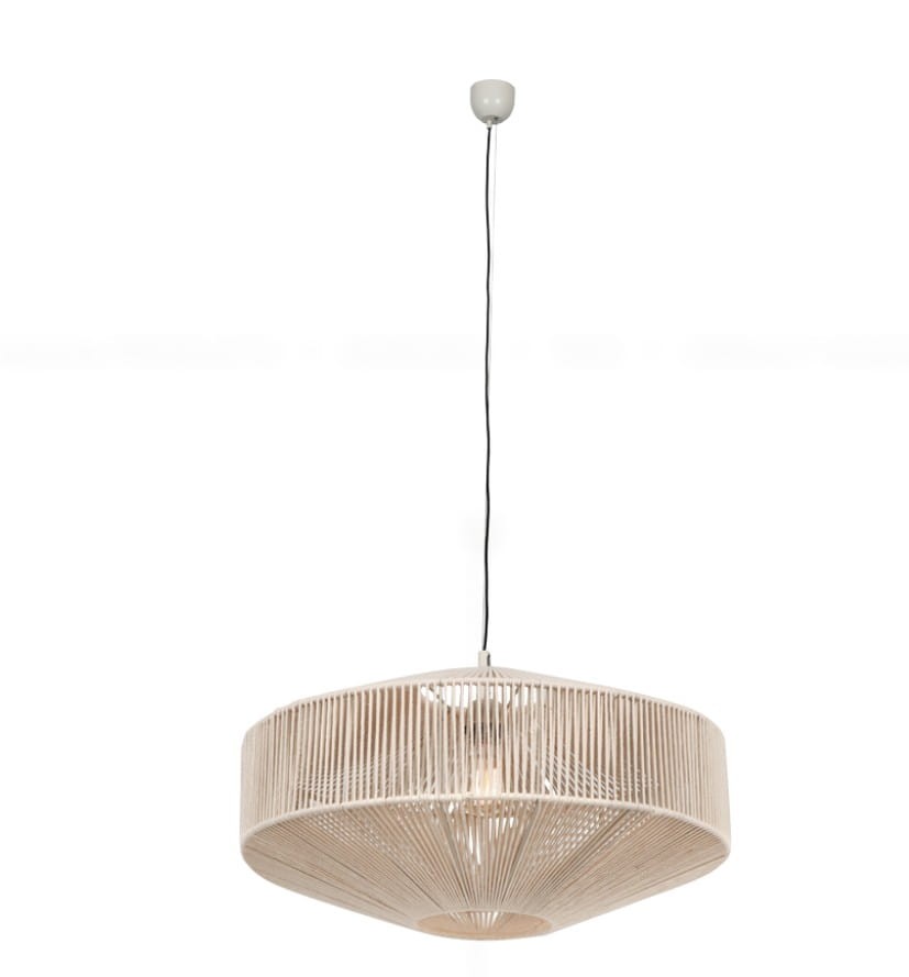 Lampa wisząca Svea 1xE27 w kolorze beżowym, o okrągłym kształcie. Wykończona w formie plecionki, z widoczną żarówką wewnątrz. Zawieszona na czarnym przewodzie, z sufitowym mocowaniem w białym kolorze.