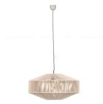 Beżowa lampa wisząca Svea z kloszem w geometrycznym kształcie, wykonana z teksturowanego materiału, zawieszona na czarnym przewodzie. U góry zamocowanie w kolorze białym. Przeznaczona na żarówkę E27.