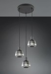 Czarna lampa wisząca Tarifa z trzema kloszami, każdy z teksturowanej, przezroczystej szkła. Klosze zawieszone na cienkich linkach, montowane do okrągłej podsufitki. Lampa przeznaczona do żarówek E27. Nowoczesny design, idealna do wnętrz.