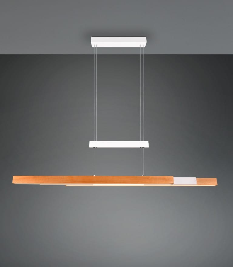 Lampa wisząca Trajan z trzema źródłami LED, moc 45W, w kolorze białym z jasnym drewnem. Posiada prostokątny, smukły kształt, zawieszona na cienkich linkach, idealna do nowoczesnych wnętrz.
