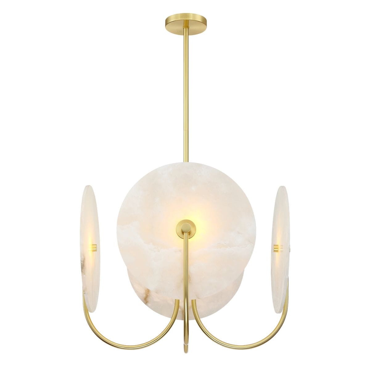 Lampa wisząca Modena 4xE27 w kolorze mosiądzu. Posiada cztery okrągłe klosze z przezroczystego materiału, umieszczone na złotych ramionach. Ujęcie z dołu, lampa zawieszona na cienkim przewodzie. W tle prosty, jasny sufit.