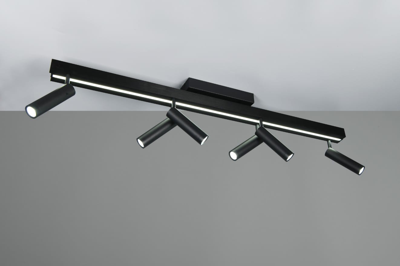 Lampa sufitowa Zeno w kolorze czarnym, z pięcioma ruchomymi reflektorami LED, zamontowana na prostokątnej podstawie. Kąt ujęcia z góry, ukazujący detale konstrukcji oraz możliwość regulacji kierunku światła.
