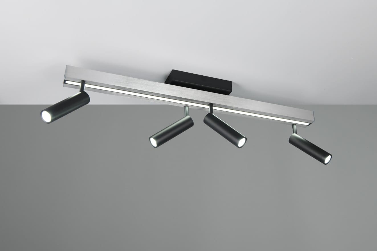 Lampa sufitowa Zeno w kolorze czarnym i aluminiowym z pięcioma reflektorami LED o mocy 34W. Ujęcie z góry, montowana na suficie, z pilotem do zdalnego sterowania. Reflektory mają cylindryczny kształt, emitując jasne światło.
