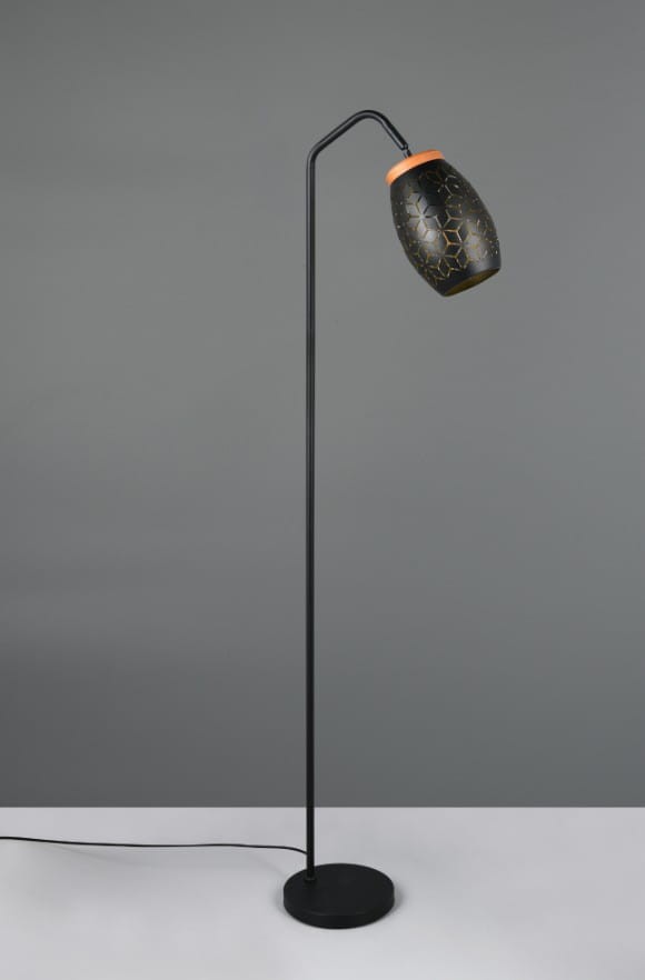 Lampa podłogowa Bidar w kolorze czarnym z metalowym stelażem i kloszem w kształcie elipsy. Klosz ozdobiony złotymi wzorami, z pomarańczowym akcentem u góry. Ujęcie frontalne, lampa stojąca na okrągłej podstawie.