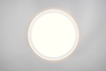 Plafon Cora 2xLED/17,5W w kolorze białym, okrągły, z subtelnym podświetleniem. Widok z góry, ukazujący jasną, równomiernie rozproszoną iluminację. Produkt montowany sufitowo, idealny do nowoczesnych wnętrz.