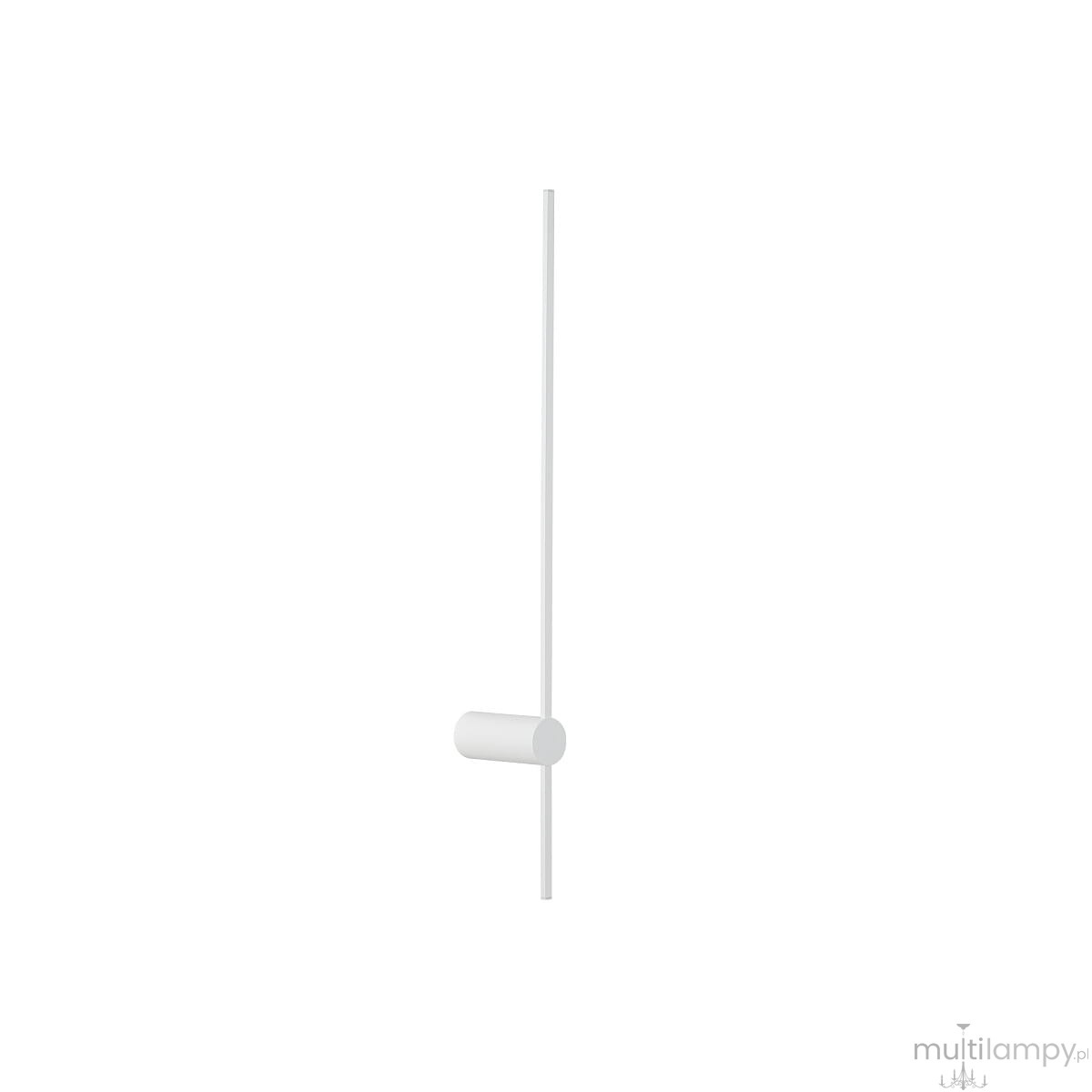 Kinkiet Saber 80 w kolorze białym, z jedną diodą LED o mocy 11W i temperaturze barwowej 4000K. Produkt ma prostą, cylindryczną formę z długim ramieniem. Ujęcie frontalne prezentuje go w pozycji wiszącej na jednolitym tle.