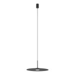 Czarna lampa wisząca Simone z jednym źródłem światła GX53. Uchwyt w minimalistycznym stylu, cienki przewód, okrągła podstawa z wycięciem w centrum. Produkt zawieszony w pionie na białym tle.