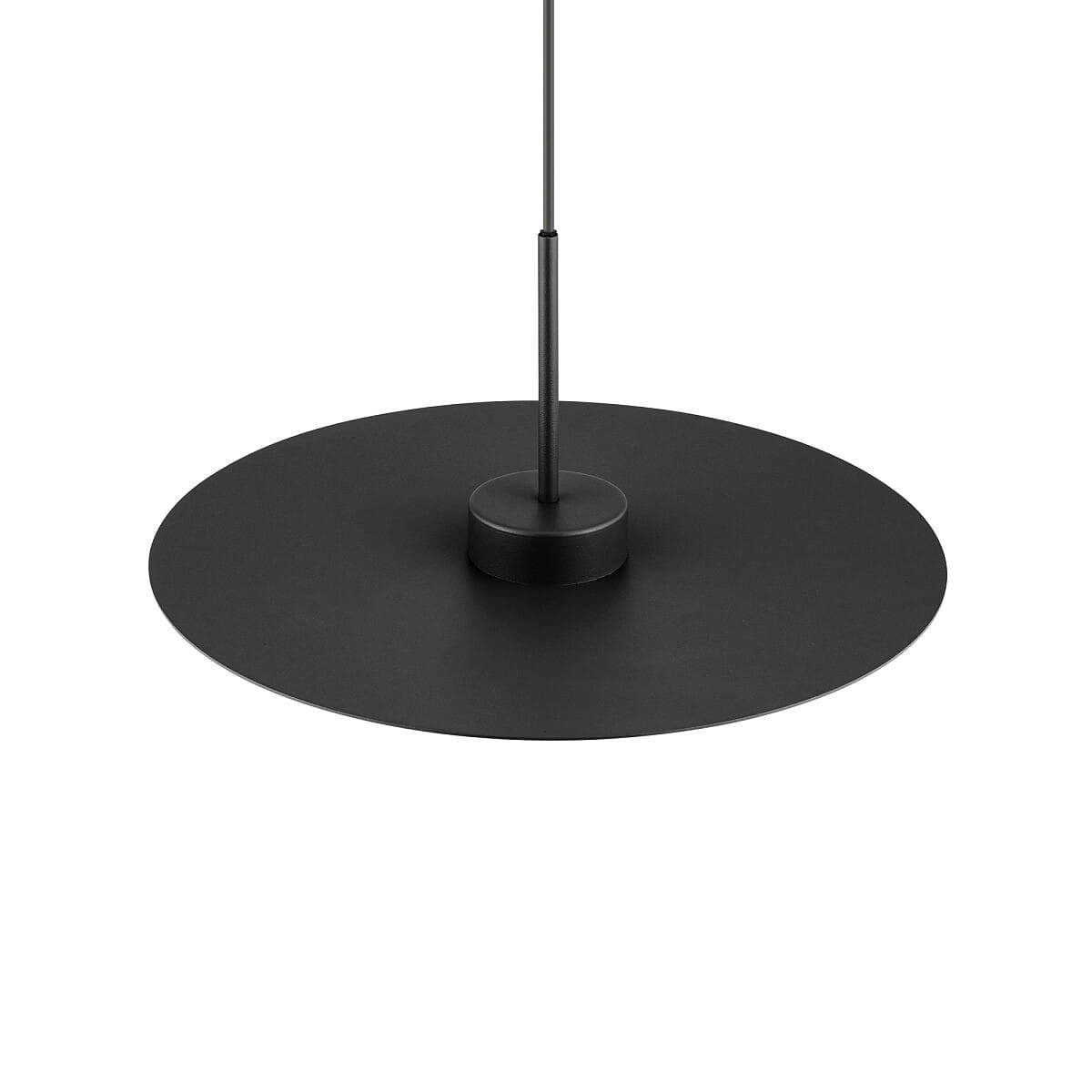 Czarna lampa wisząca Simone z oprawą na 1 żarówkę GX53. Prosty, okrągły klosz o matowej powierzchni, zawieszony na cienkim, prostym przewodzie. Podstawa lampy z solidnego materiału, zapewniająca stabilność.