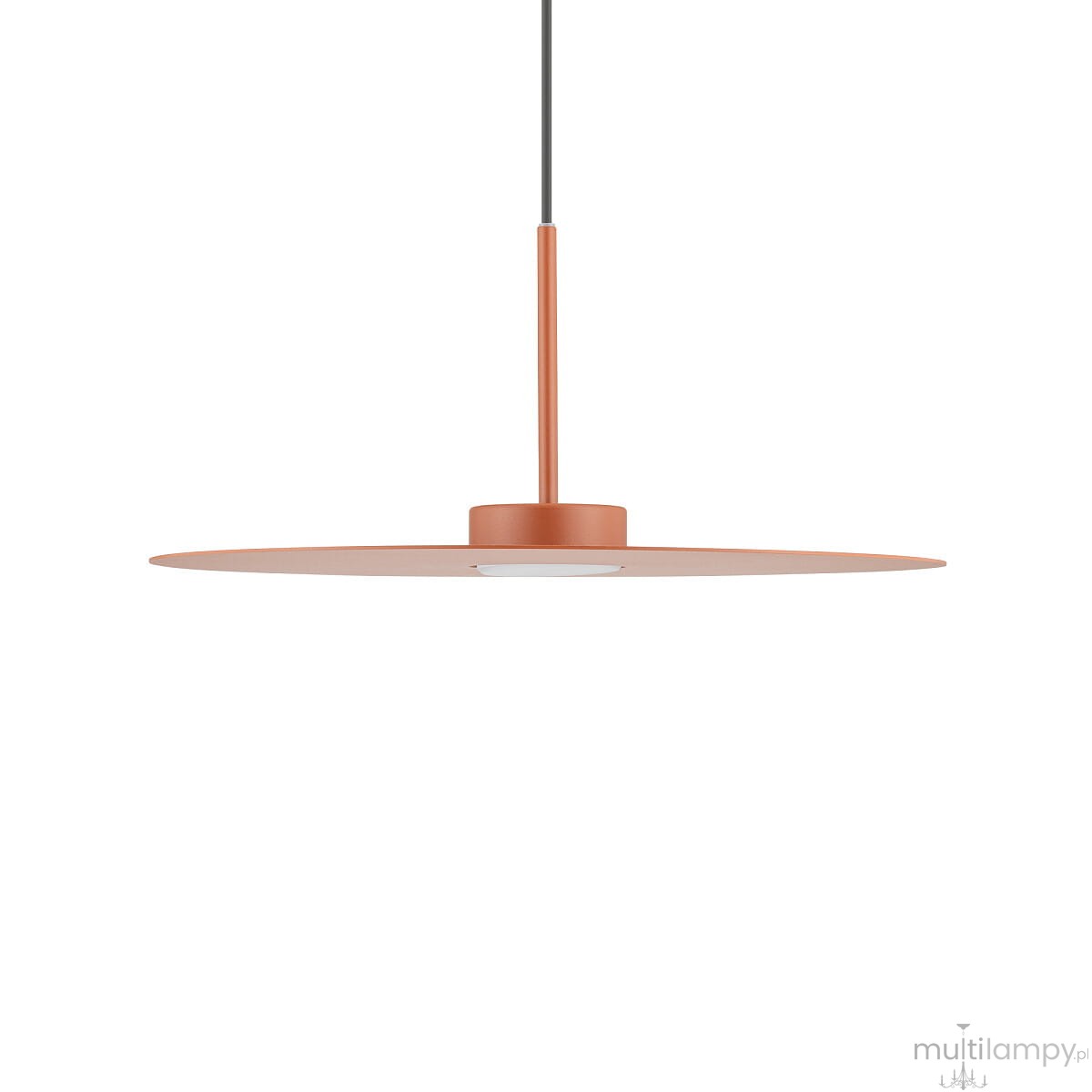 Lampa wisząca Simone w ceglastej kolorystyce, z okrągłym kloszem i prostym, cienkim zawieszeniem. Klosz o płaskiej formie, z centralnym źródłem światła, zawieszony na czarnym przewodzie, idealna do nowoczesnych wnętrz.