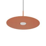 Lampa wisząca Simone 1xGX53 w kolorze ceglastym, o okrągłej, płaskiej konstrukcji z centralnym źródłem światła. Wisi na cienkim przewodzie, prezentując nowoczesny design. Prosta forma, idealna do aranżacji wnętrz.