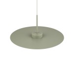 Lampa wisząca Simone w kolorze szałwii, z okrągłym, płaskim kloszem i metalową podstawą. Produkt zawiera jedno gniazdo GX53. Ujęcie z boku, pokazujące detal konstrukcji oraz subtelny odcień.