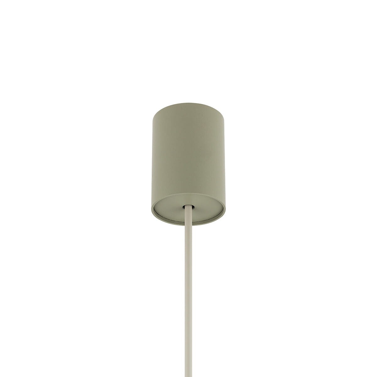 Lampa wisząca Simone w kolorze szałwii z oprawą w formie cylindrycznej, zawieszona na cienkim przewodzie. Prosty design, z widocznym miejscem na żarówkę GX53. Tło białe, co podkreśla kolor lampy.