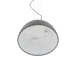 Lampa wisząca Satellite S w kolorze grafitowym, z okrągłym kloszem. Ujęcie z dołu, pokazujące trzy gniazda E27 na wewnętrznej stronie klosza. Prosty design, zawieszona na cienkich linkach. Białe wnętrze klosza dla lepszego rozproszenia światła.
