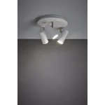Lampa sufitowa Barcelona 3-punktowa w kolorze białym, z okrągłą podstawą i trzema cylindrycznymi reflektorami. Reflektory ustawione pod różnymi kątami, emitujące światło na szaro-białym tle.
